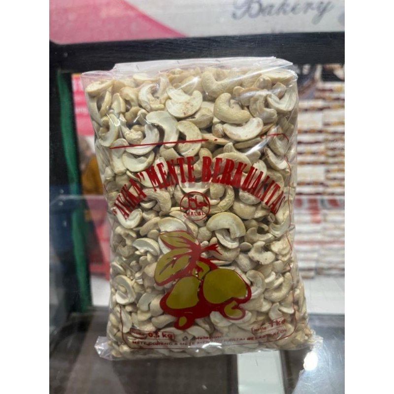

KACANG MEDE/METE/MENTE BELAH 1000 g