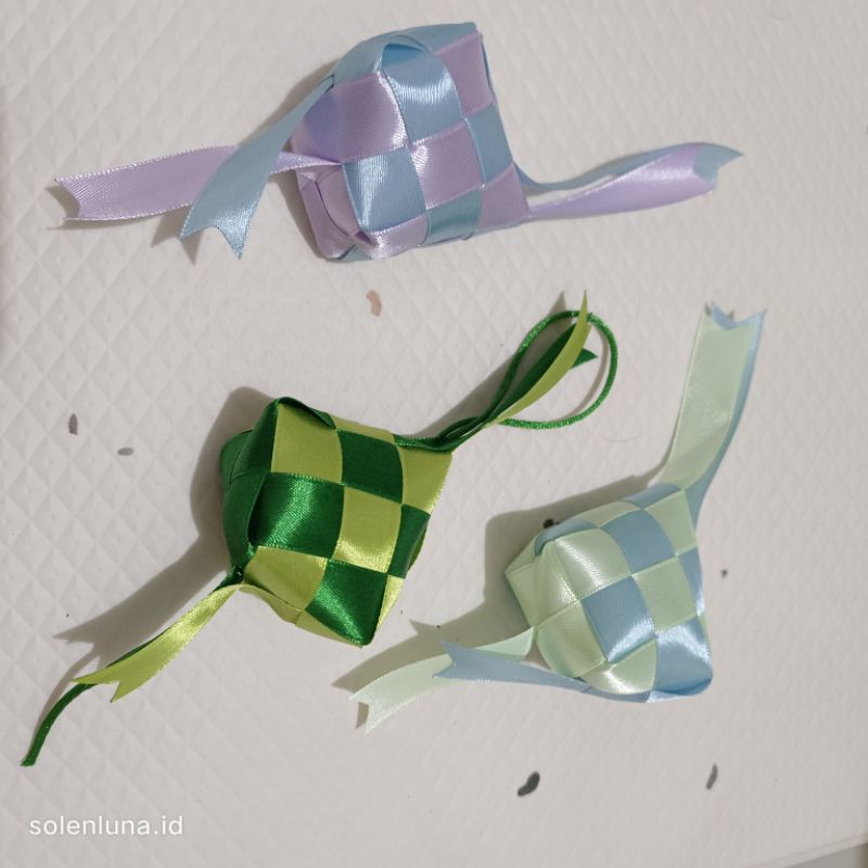 

Ketupat Bawang Lebaran