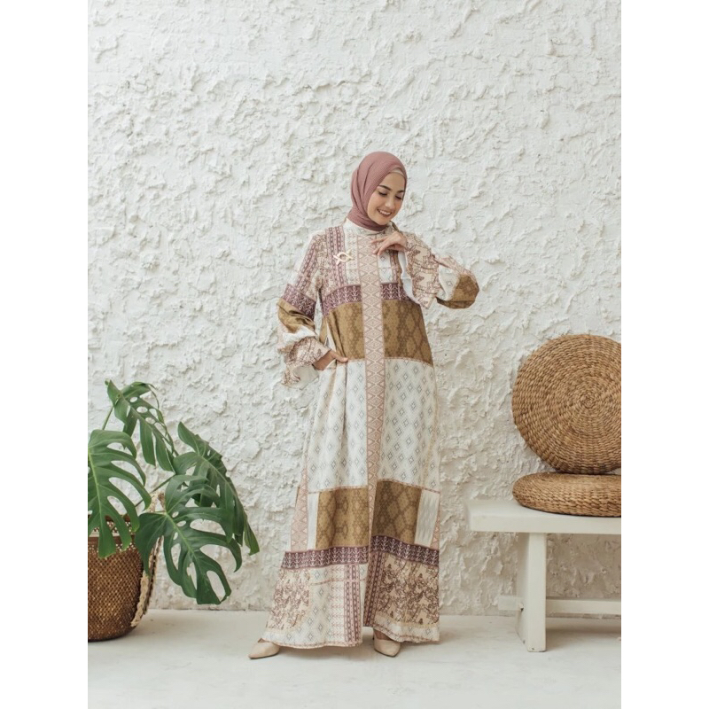 PL Talia Dress Wearing Klamby