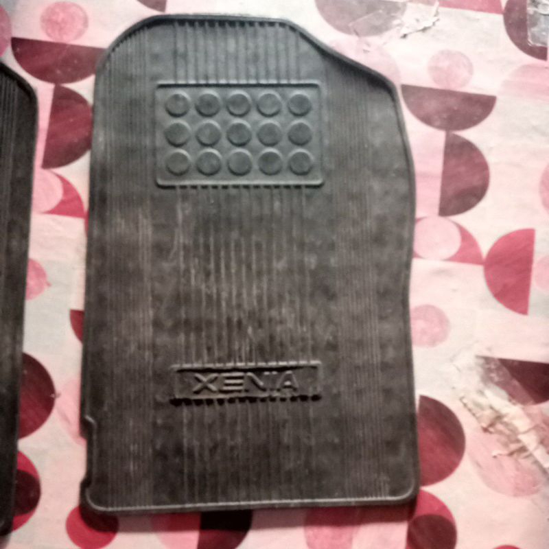 karpet mobil xenia tahun 2010