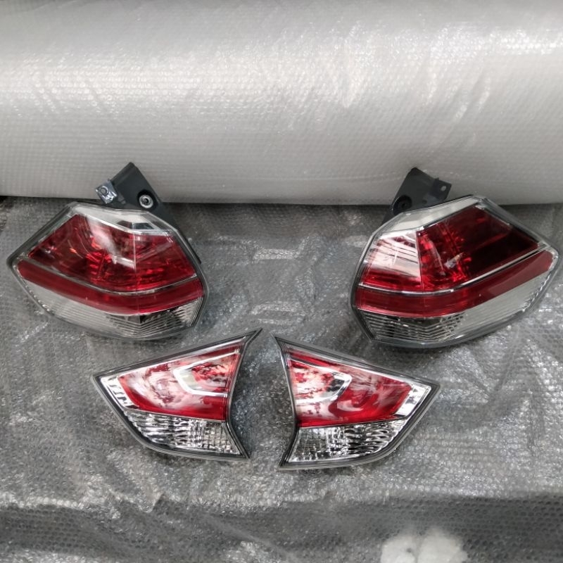stoplamp lampu belakang Nissan xtrail t32