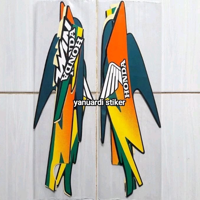 STRIPING STIKER LIST STANDAR MOTOR HONDA WIN 100 TAHUN 2001 HITAM HIJAU