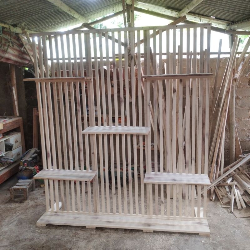 partisi skat pembatas penyekat kayu ruang dapur tamu keluarga teras kamar minimalis modern