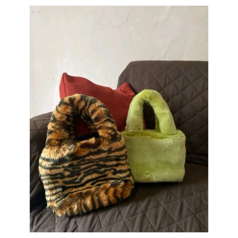 mini fluffy bag 25x15cm (tas bulu korea mini)
