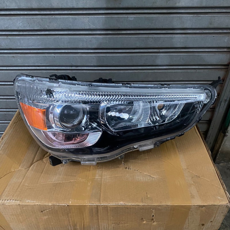 headlamp lampu depan mitsubishi outlander sport 2015