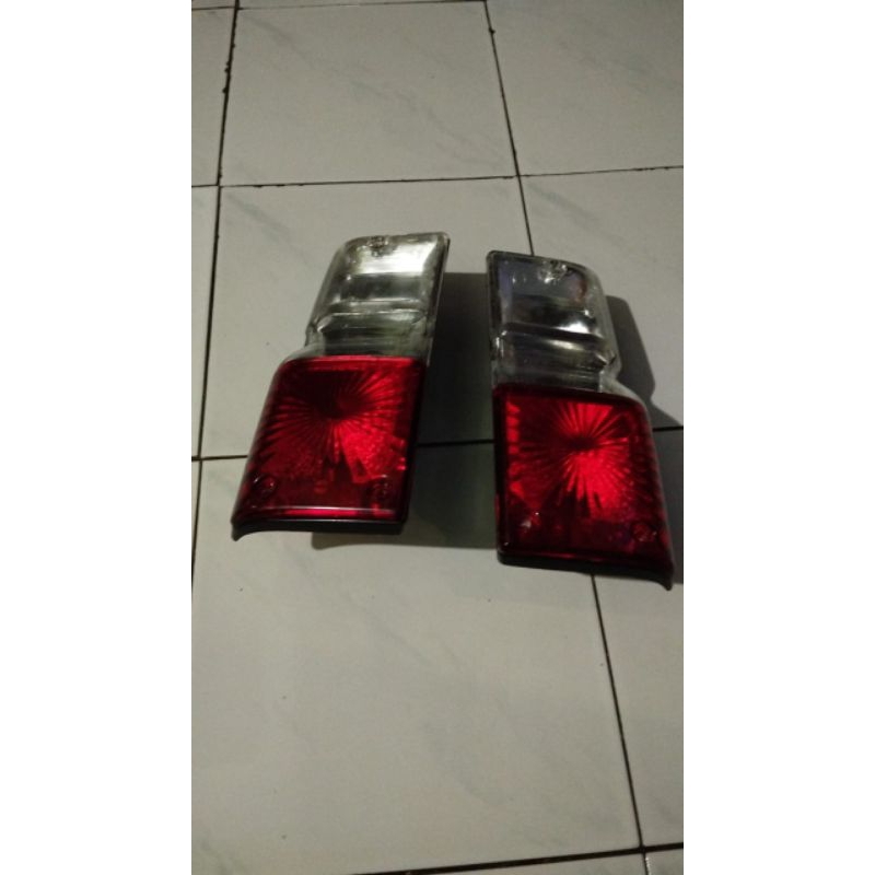 lampu belakang daihatsu taft feroza