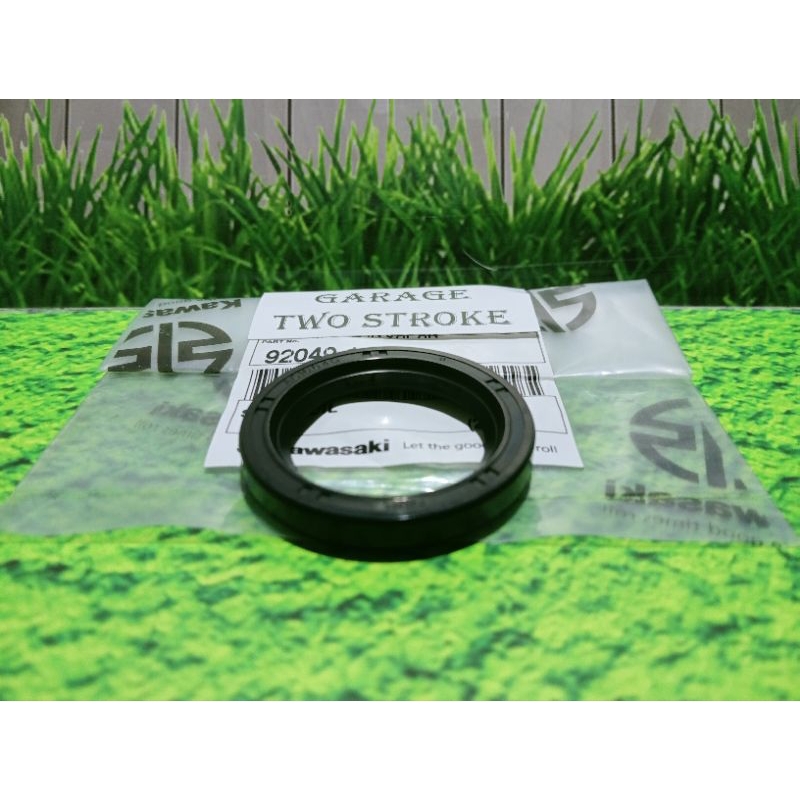 SIL SEAL KRUK AS NINJA 150 BAGIAN KANAN ORIGINAL KAWASAKI PART 92049-1479