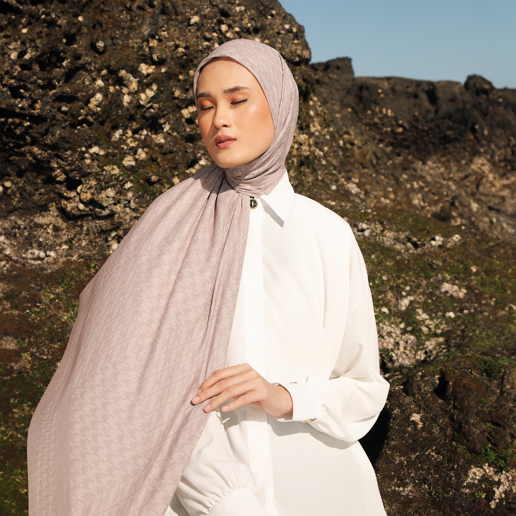 RHEA SCARF AMARYLLIS ZASKIA SUNGKAR