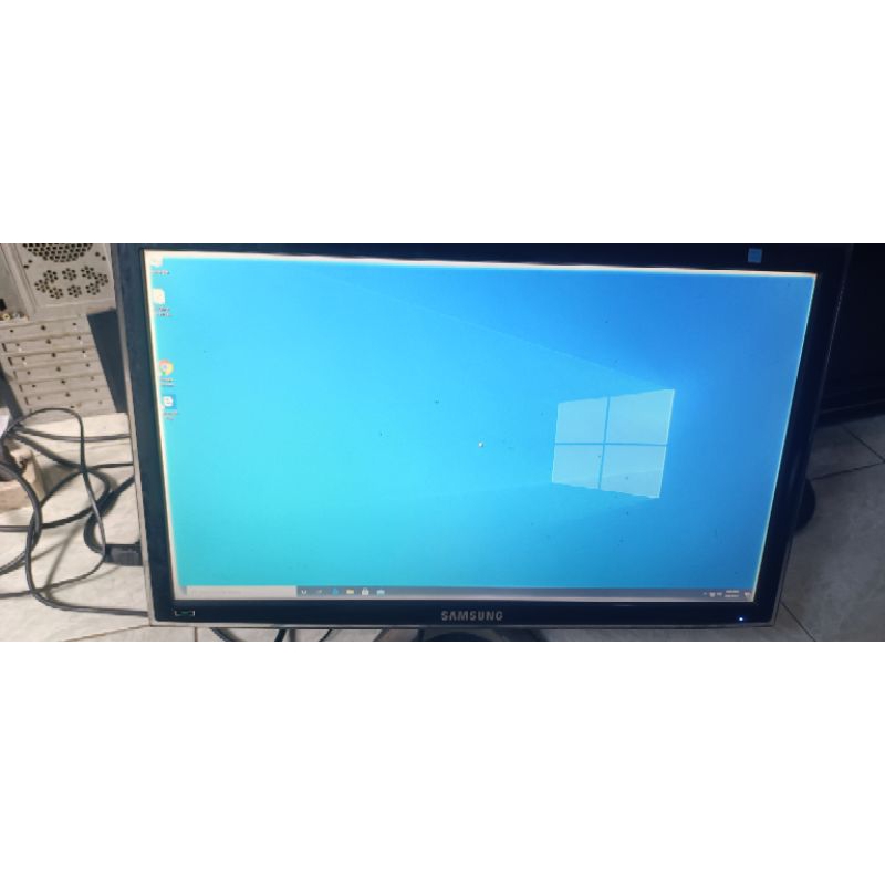 monitor LED Samsung  22 2 port HDMI dan vga minus