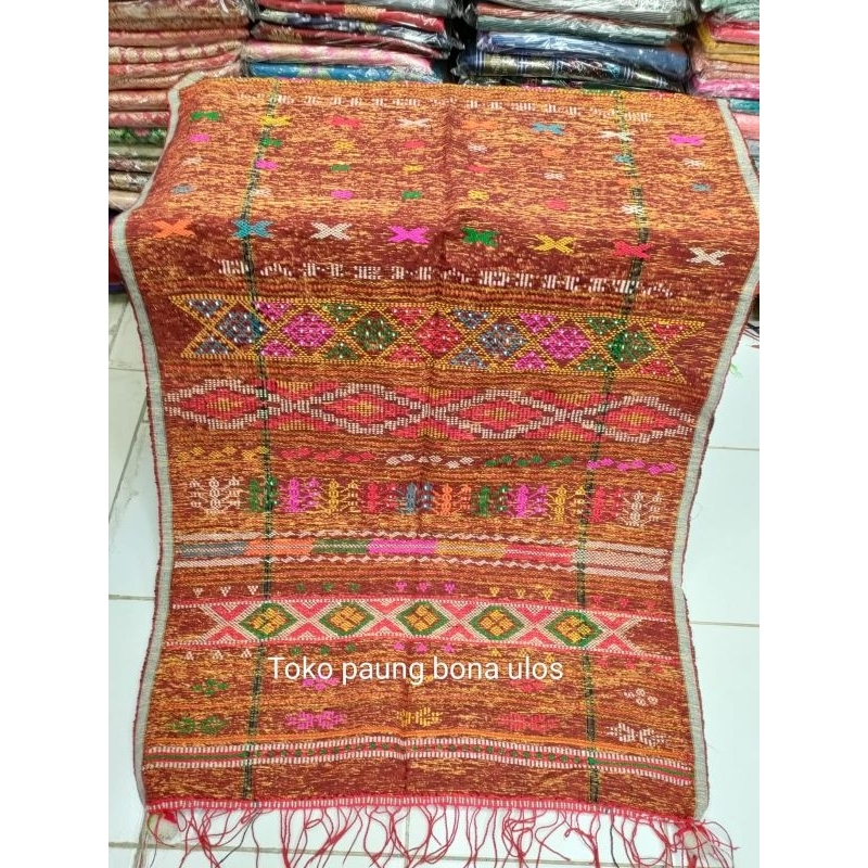 ULOS SADUM WARNA DASAR MARON