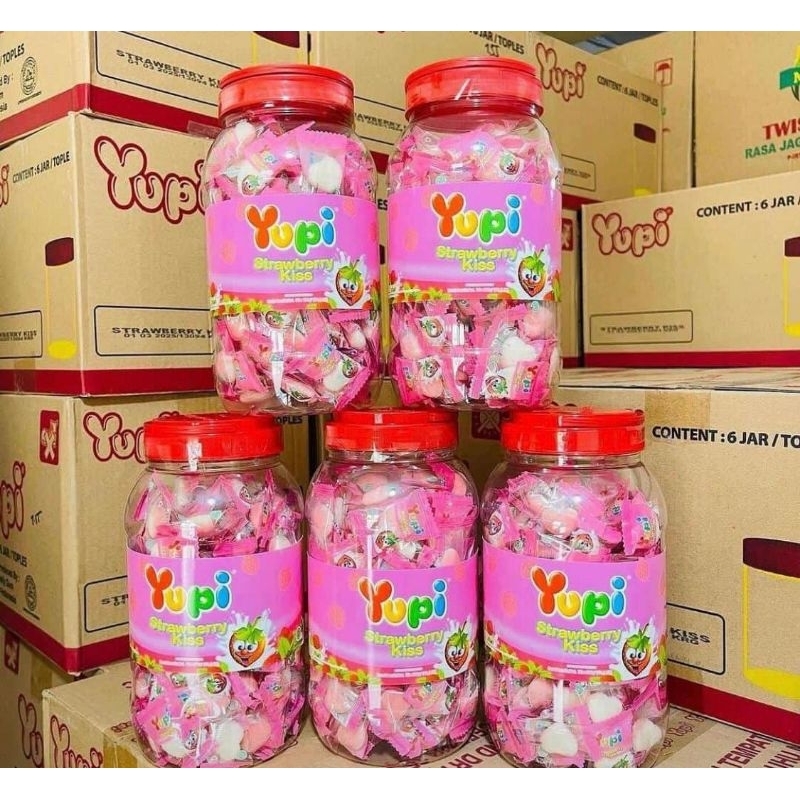 

YUPI STRAWBERRY TOPLES 300GR - JAJAN SNACK KALENG
