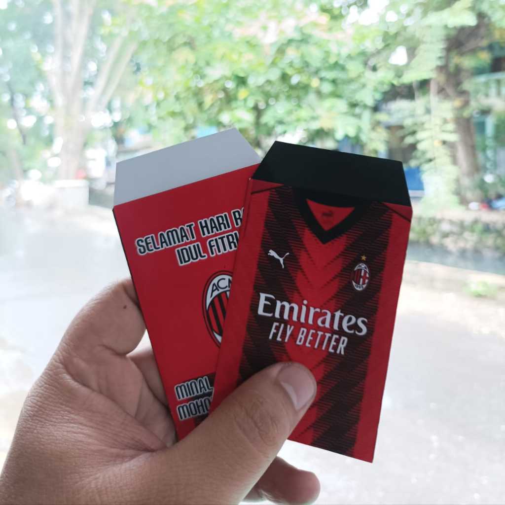 

Amplop thr Lebaran klub bola Disain Jersey Milan 2023 2024