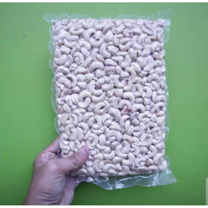 

Kacang Mete Mentah Utuh 1 Kg kemasan vacum lebih tahan lama