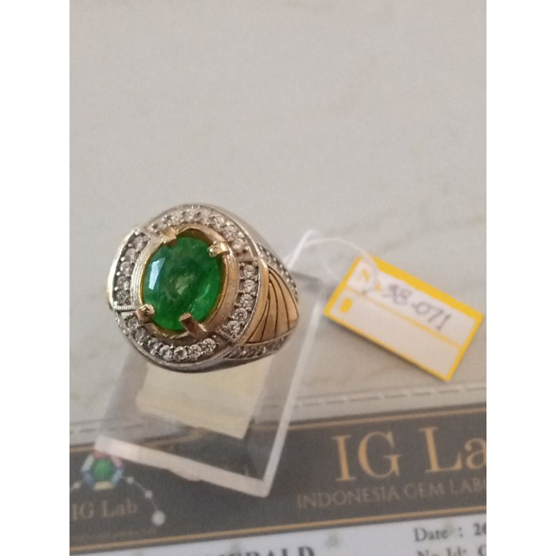 Natural emerald beryl Columbia