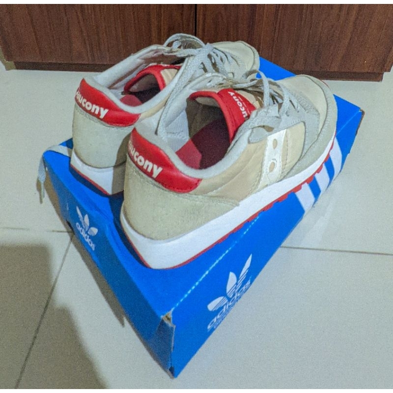 SAUCONY