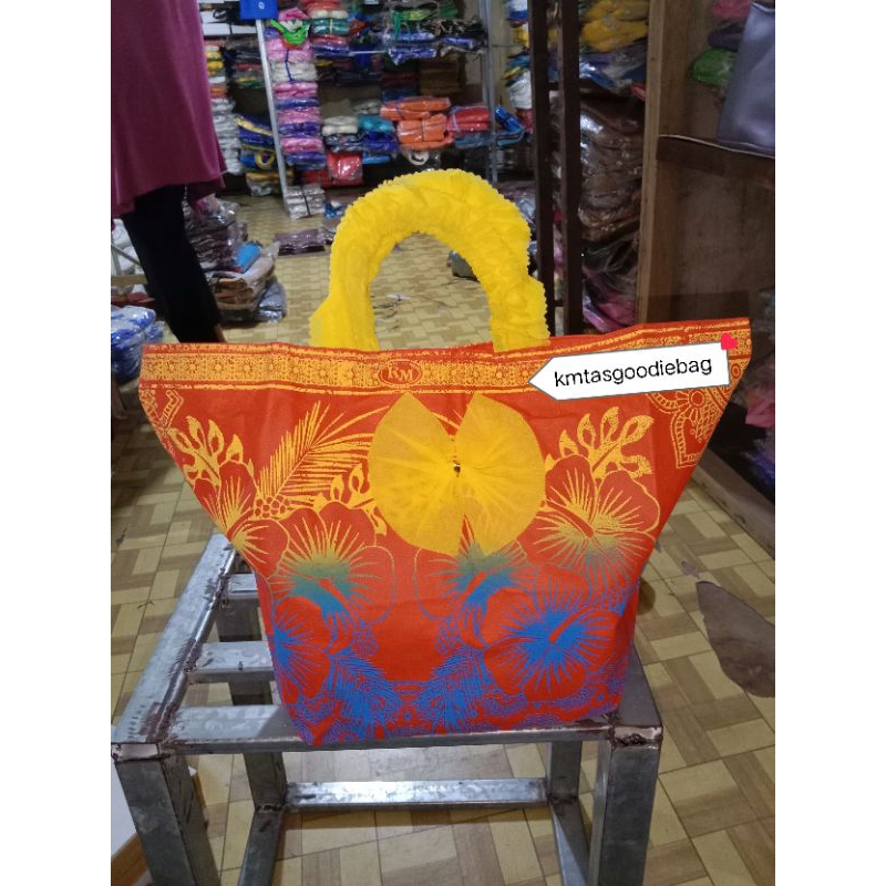 

Tas Syahrini 22x22 Isi 12pcs Tas Kain Hajatan Box Besek Nasi