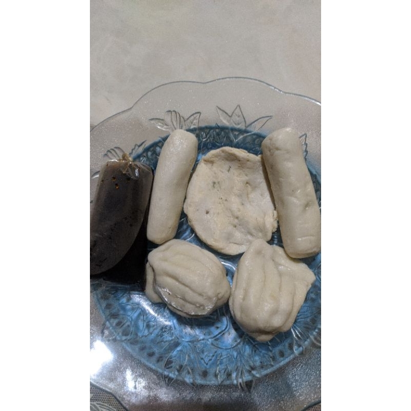 

PEMPEK PALEMBANG ASLI IKAN TENGGIRI 1 PACK ISI 5PCS + KUAH CUKO