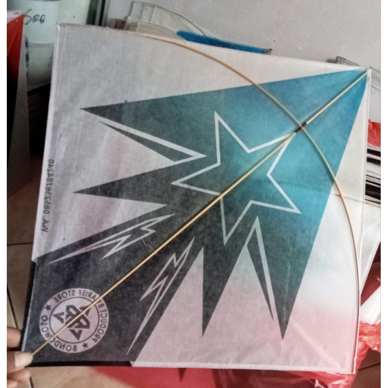 (ISI 25 PCS) Layangan sukhoi Bambu Petung serut 2,6 kertas Sembur Product Bondowoso Jatim.