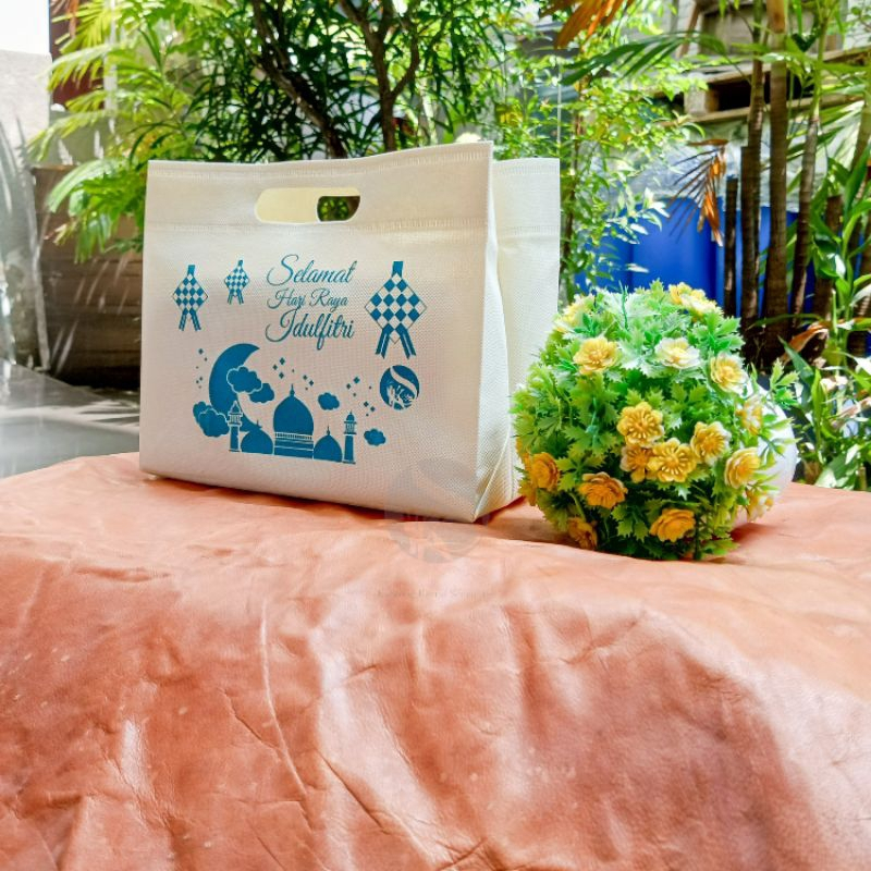 

LEBARAN Tas Spunbond SOS Oval 25x11x20 Brownies, Bolu Gulung, Kue Lapis, Roll Cake