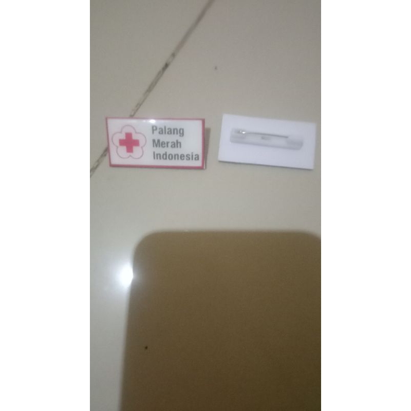 PIN PMI PERSEGI LATAR PUTIH