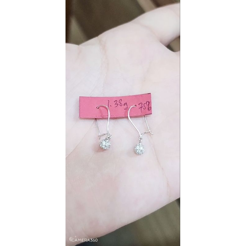 Anting Anting Emas Putih ( Kadar 750 )