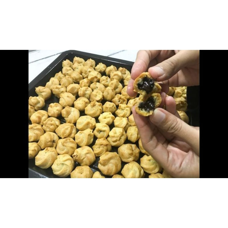 

Kue sus kering dengan pasta coklat yang Lumer