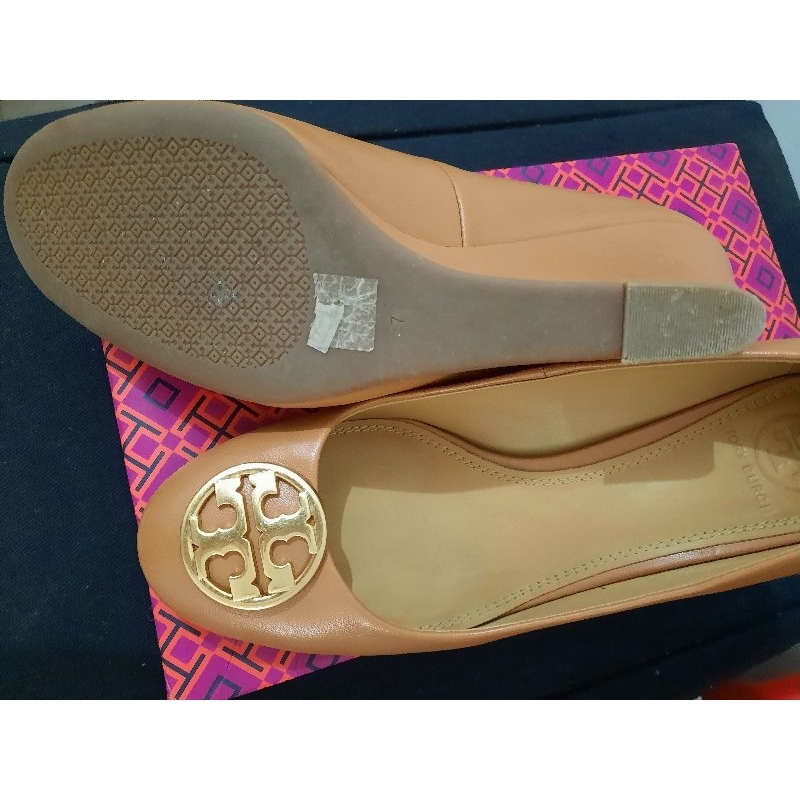 sepatu Tory Wedges
