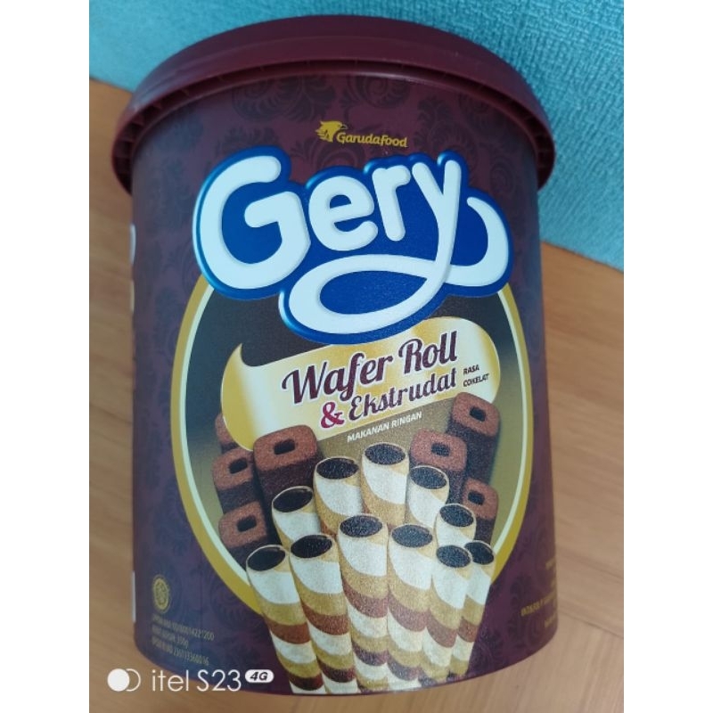 

GERY WAFER ROLL & EKSTRUDAT dalam satu kemasan