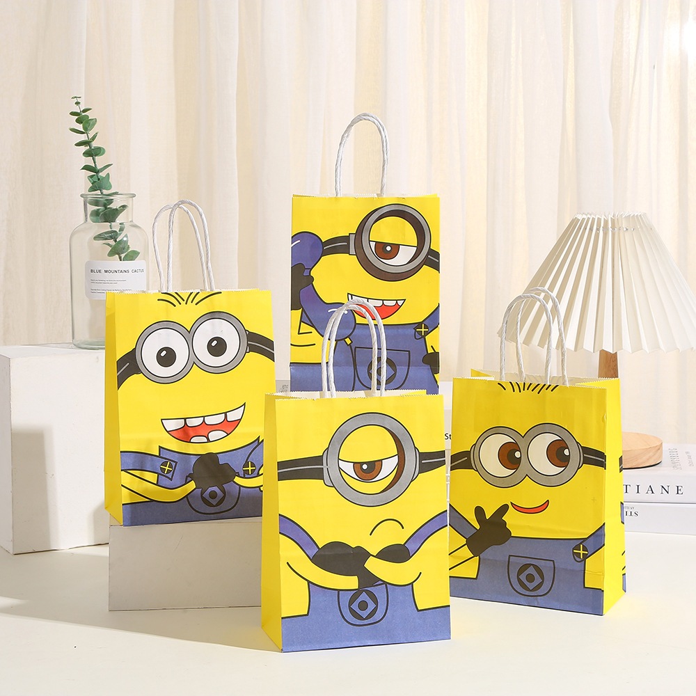 

Paperbag MINION goodie bag ultah anak cute / tempat snack hadiah 15x8x21cm