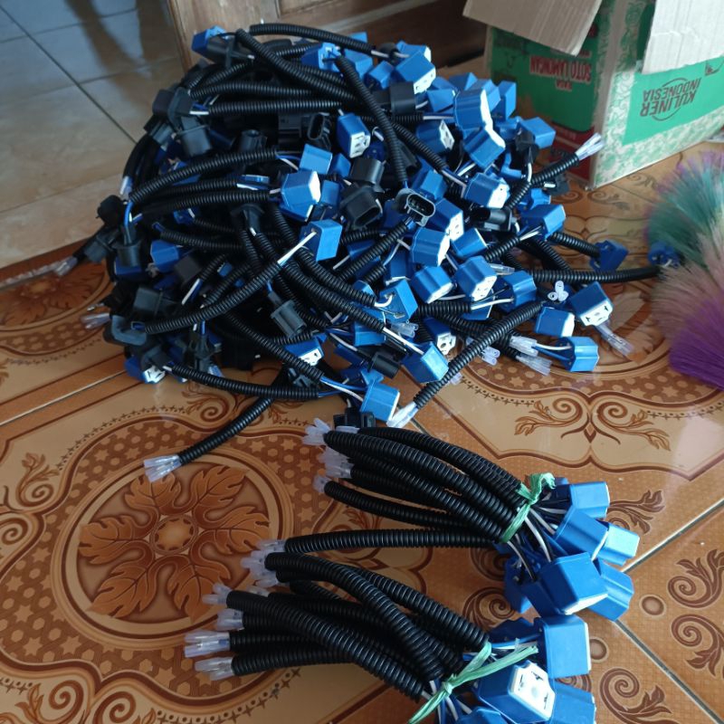 SOKET LAMPU H4 DAYMAKER KERAMIC IMPORT KWALITAS BAGUS