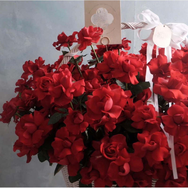 The Basket of Roses bouquet bucket buket bunga segar fresh instant sameday bunga mawar roses valenti