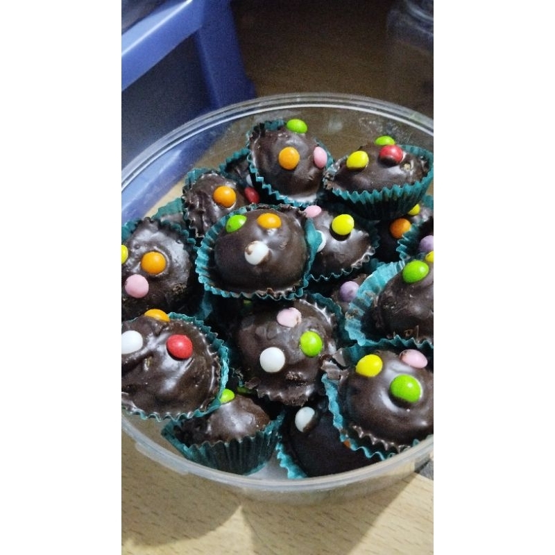 

KUE COKLAT LEBARAN HOME MADE HARGA EKONOMIS