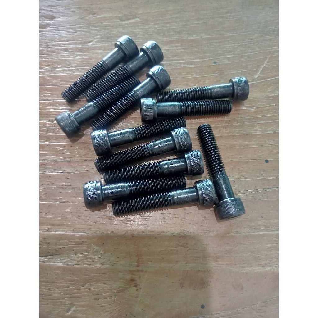 Baut L Baja Hitam M8 x 40