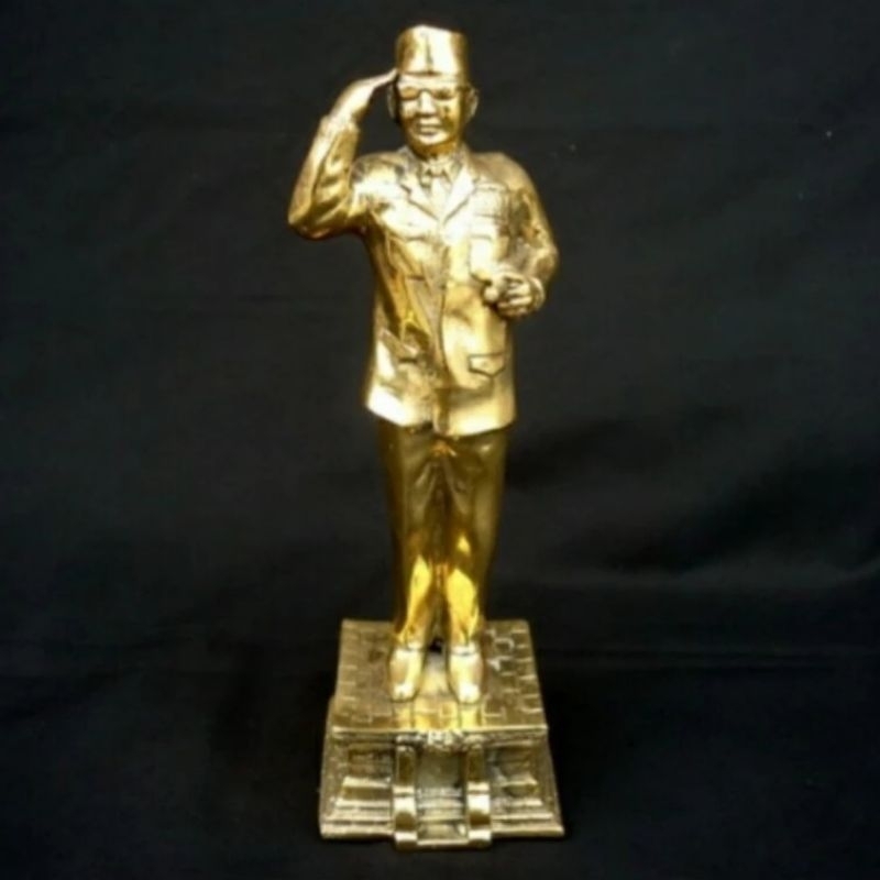 Patung Presiden Sukarno kuningan 30 cm