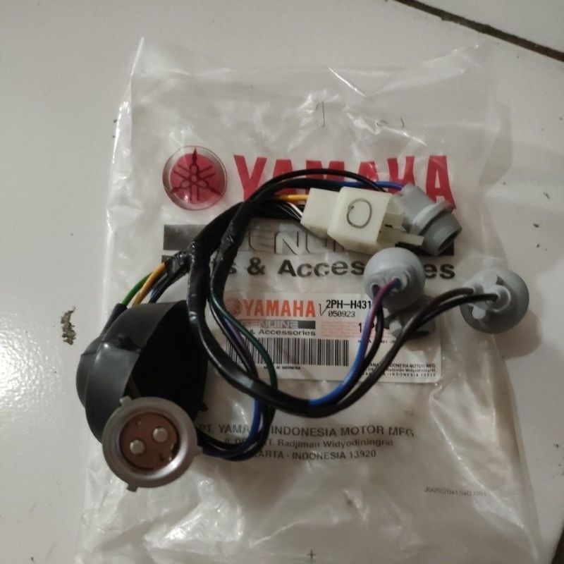2PH H4312 FITTING LAMPU SOKET LAMPU DEPAN MIO M3 MIO Z ORIGINAL YAMAHA