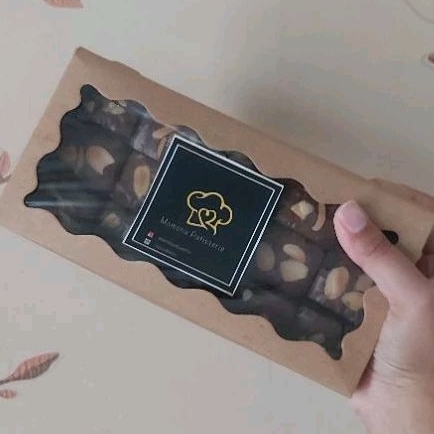 

1 Box Momona Fudgy Brownies Sekat