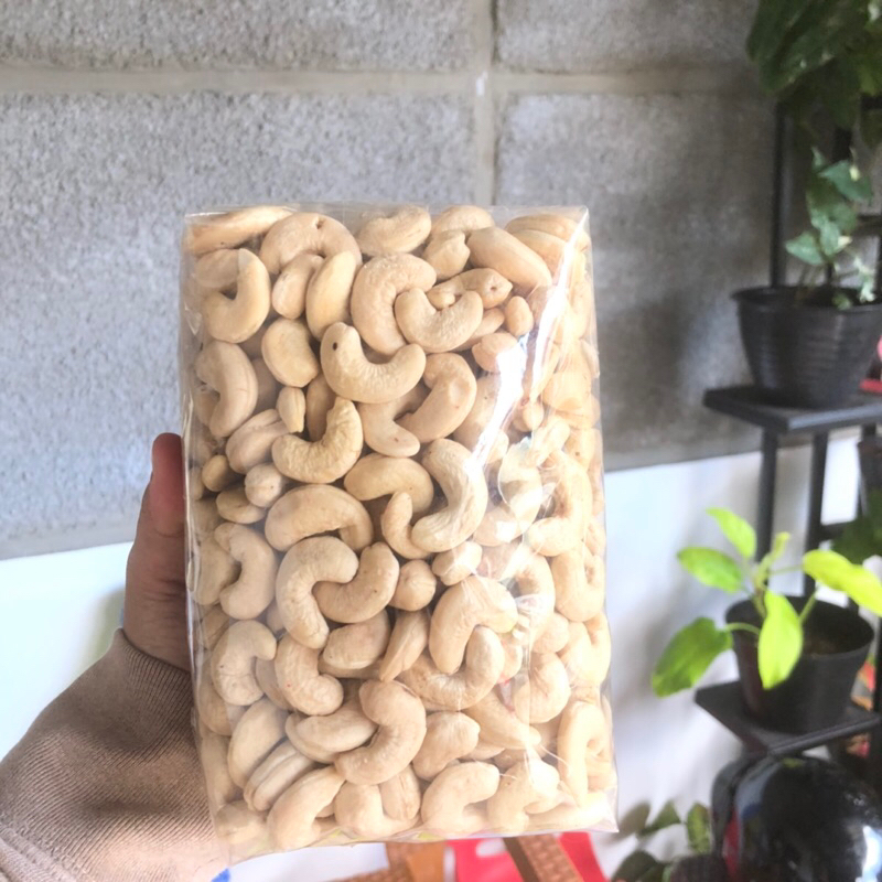 

kacang mete wonogiri mentah super 1kg