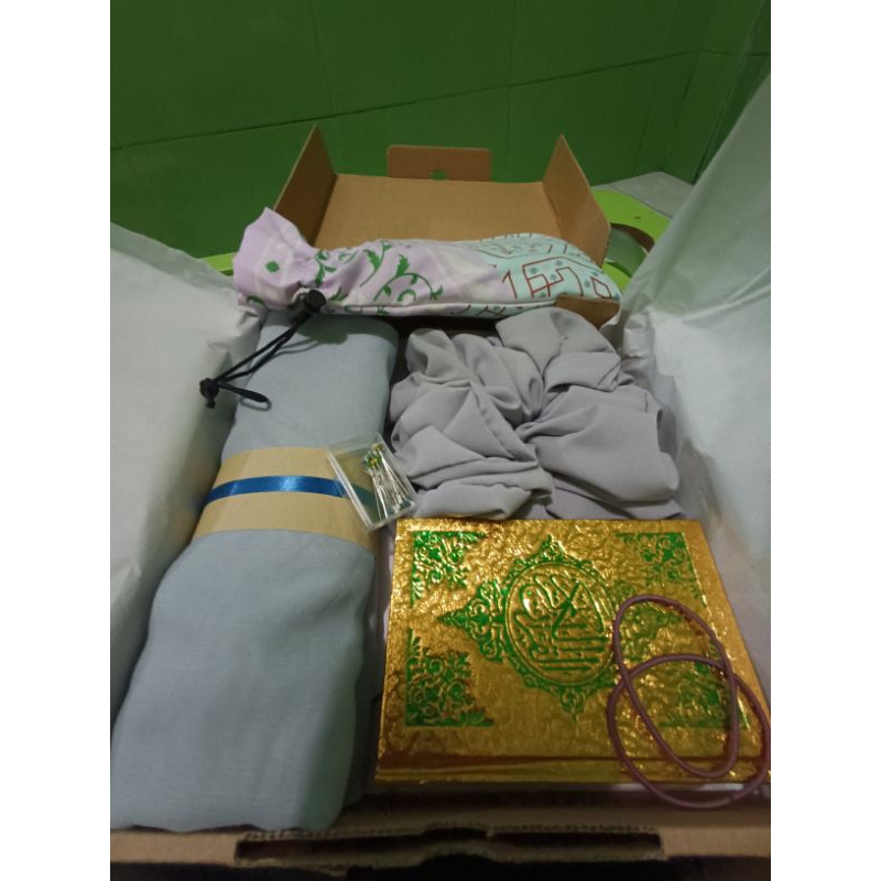 

Hampers lebaran set sajadah