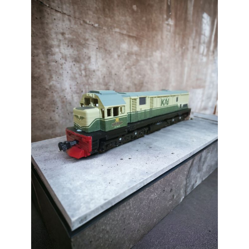 Kereta Model cc201 setara agung craft skala HO
