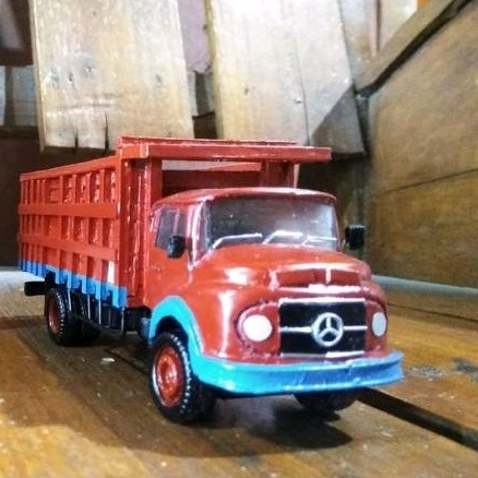 Miniatur truk Mercy Bagong 1