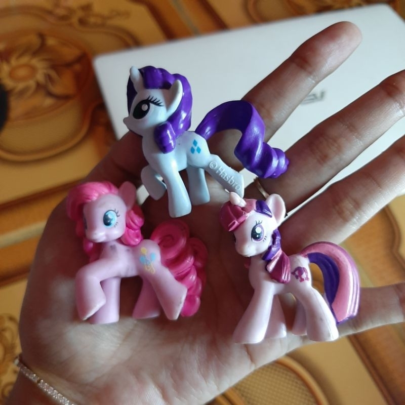 mainan / figure dikoleksi my little pony lucky swirl. rarity pinkie pie hasbro