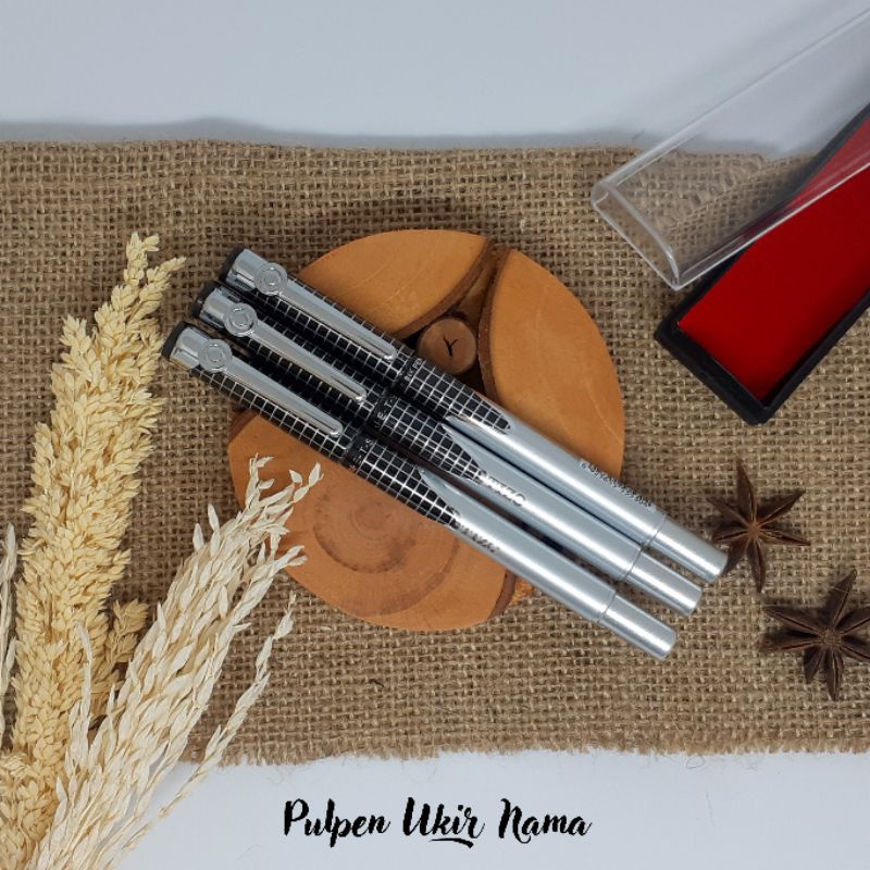 

Pulpen Ukir Nama Type Gel Silver 0.7mm Custom Nama Langsung Jadi Handmade