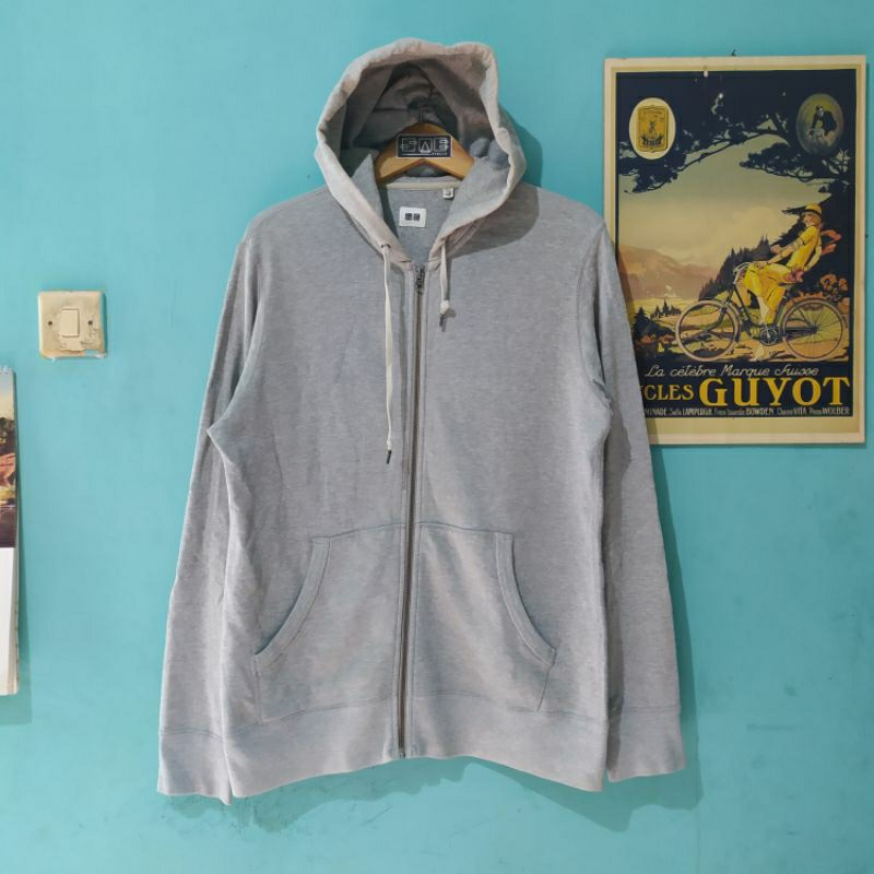 Hoodie Zipper Uniqlo  Abu-Abu