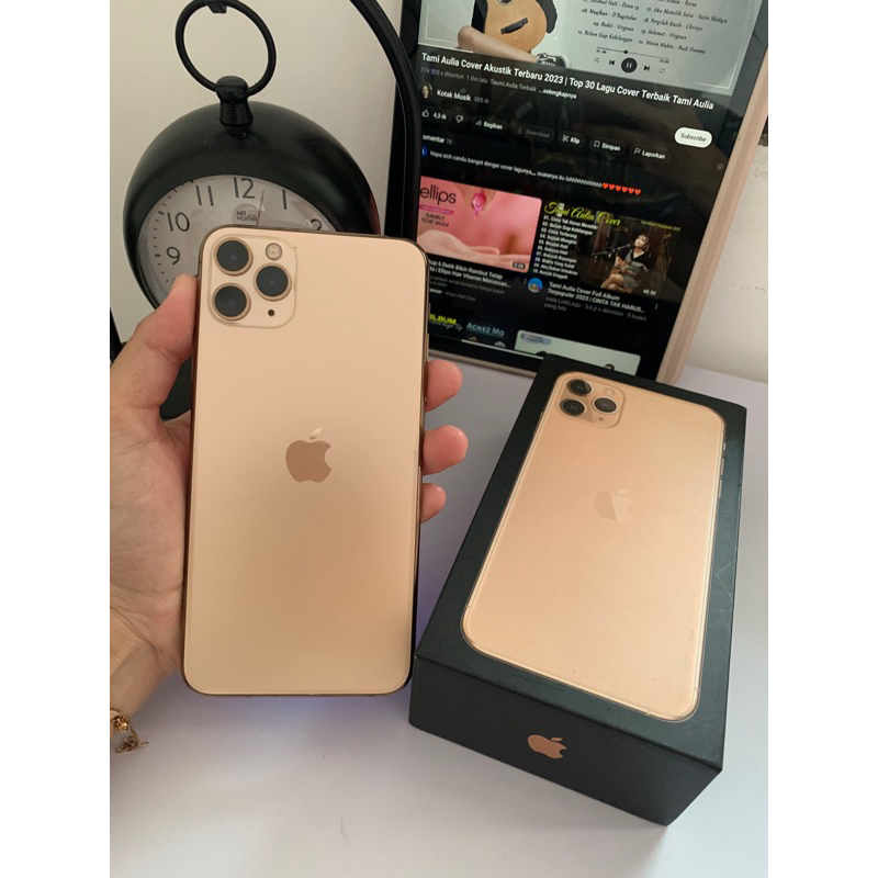 11 pro Max 256gb second like new
