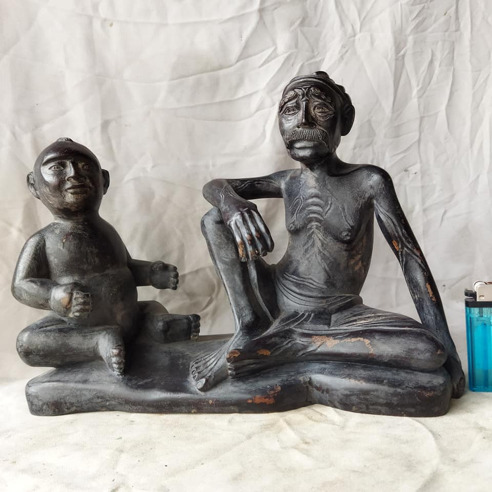 Pajangan Vintage Patung Kayu Cucu & Kakek