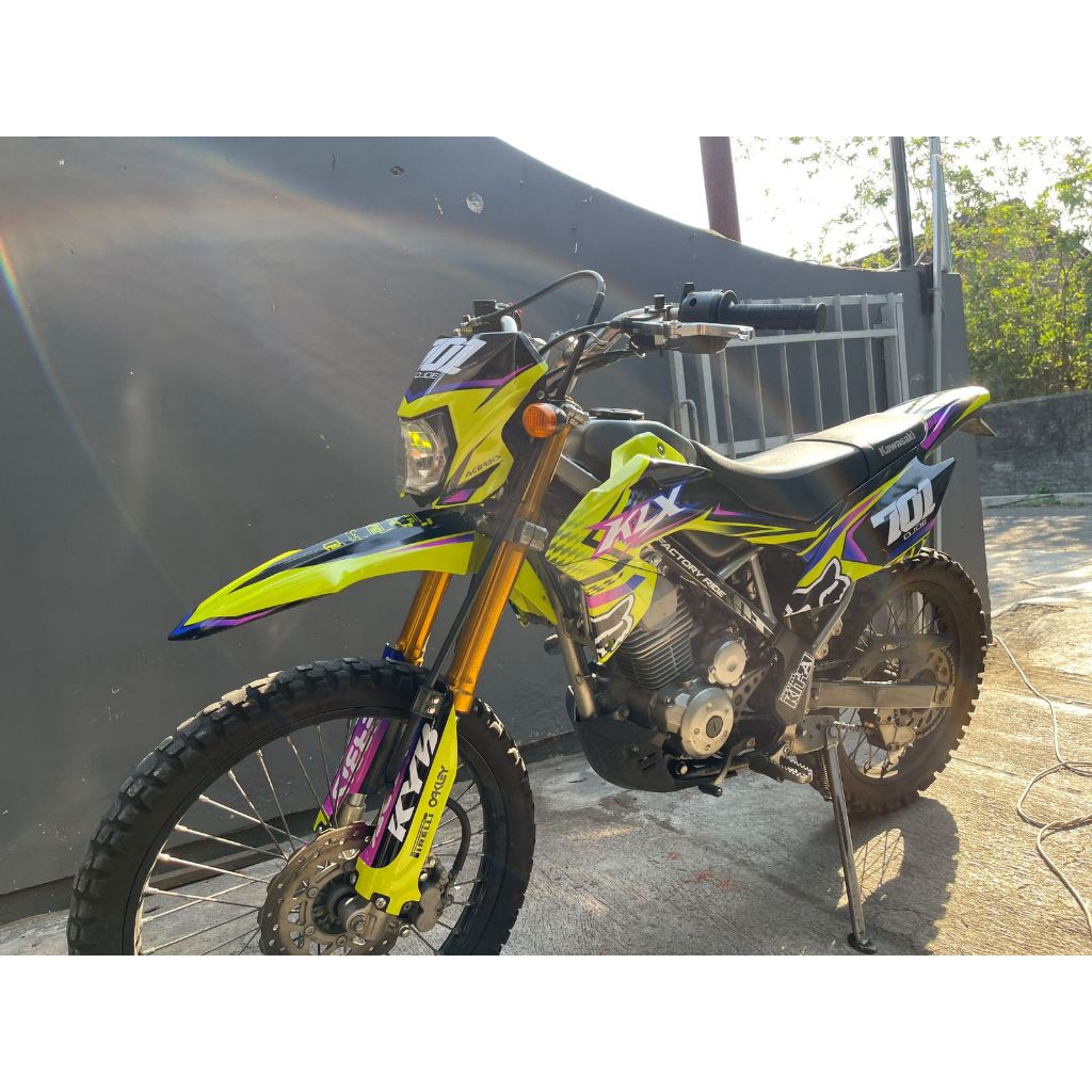 Decal Sticker Motor KLX 150 BF Fullbody Motif Fox Hitam Putih Lis Warna Gradasi D-A3-705