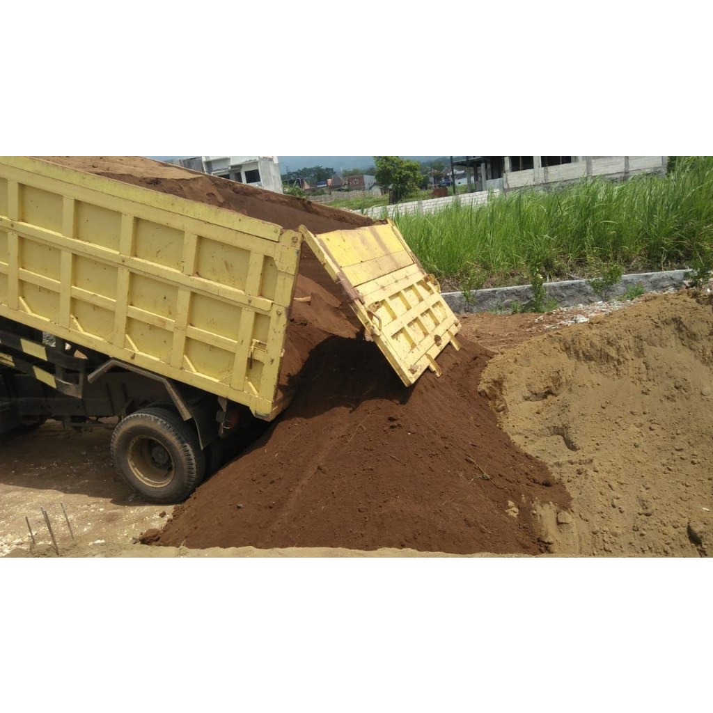 Tanah Urug Tanah Urug Wajak Satu Dump Truck Tanah Urug Malang