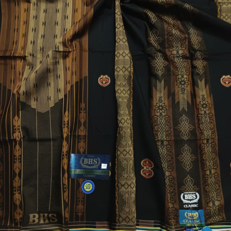 SARUNG BHS CLASSIC GOLD C48 JGF 19 HITAM JACQUARD