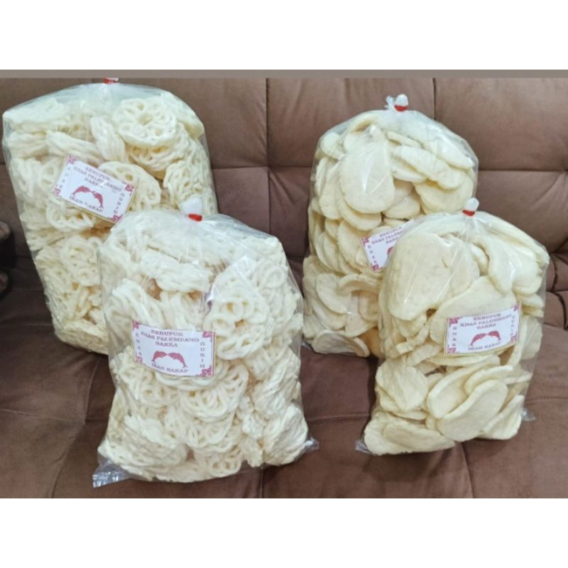 

kerupuk dan kemplang asli palembang