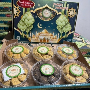 

Paket Kue kering 6 toples edisi Lebaran Idul Fitri